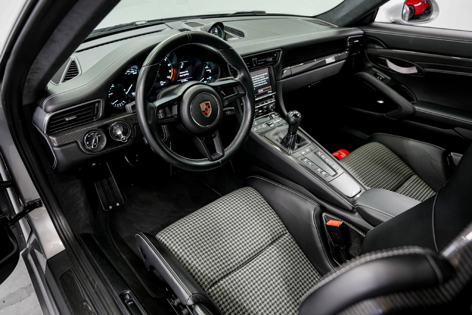 Used 2016 Porsche 911 R RWD image 9