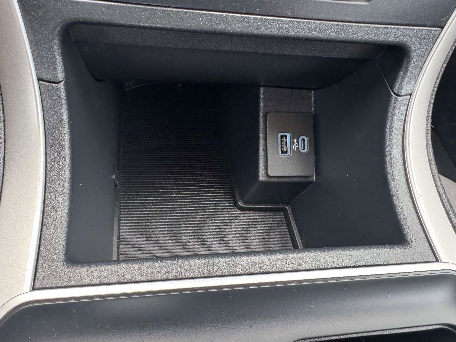 Certified 2024 Ford Edge SE image 30