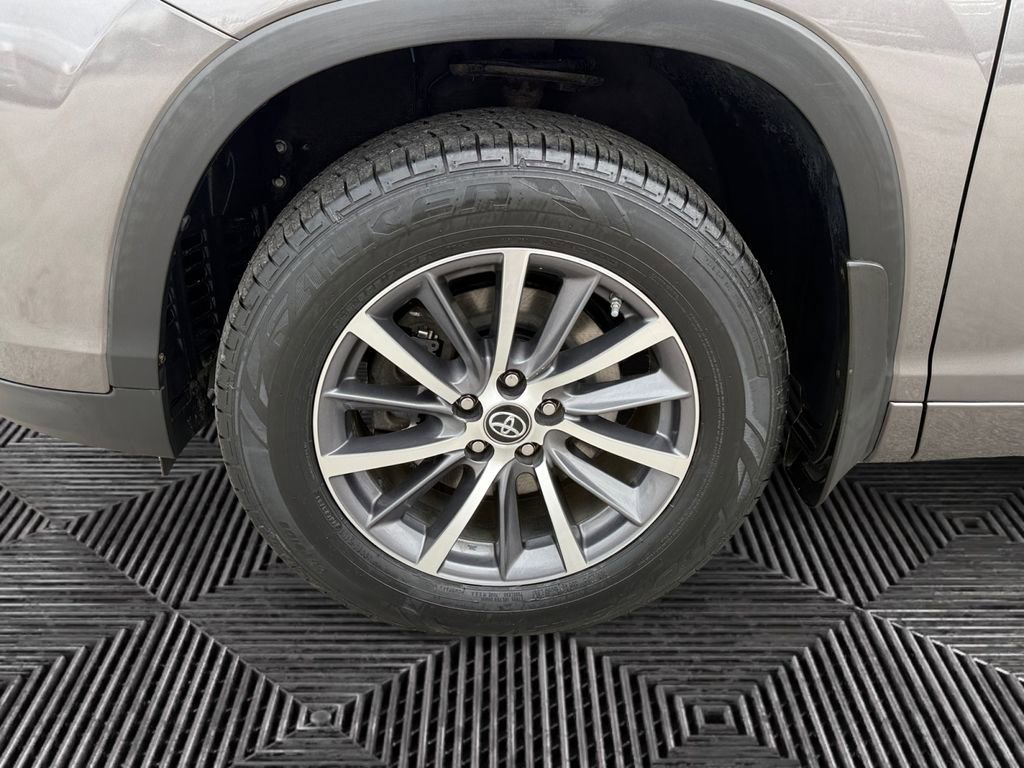 Certified 2017 Toyota Highlander XLE w/ Protection Package #3 AWD/4WD image 14
