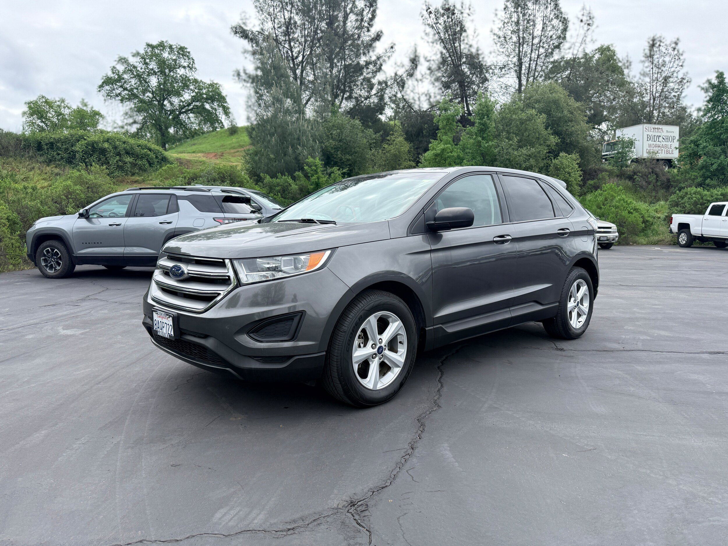 Used 2017 Ford Edge SE image 2
