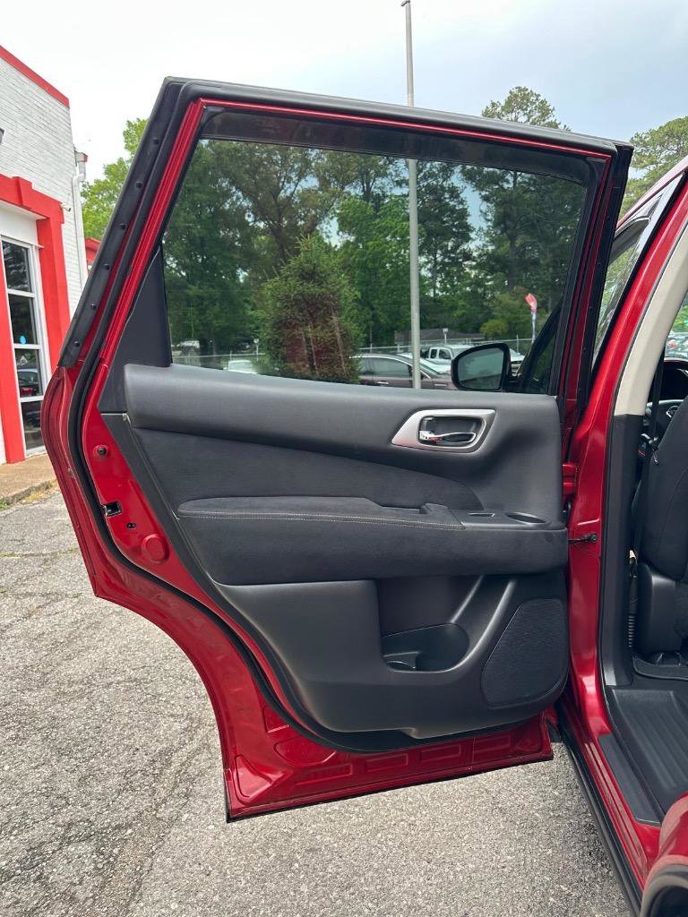 Used 2015 Nissan Pathfinder S FWD image 15