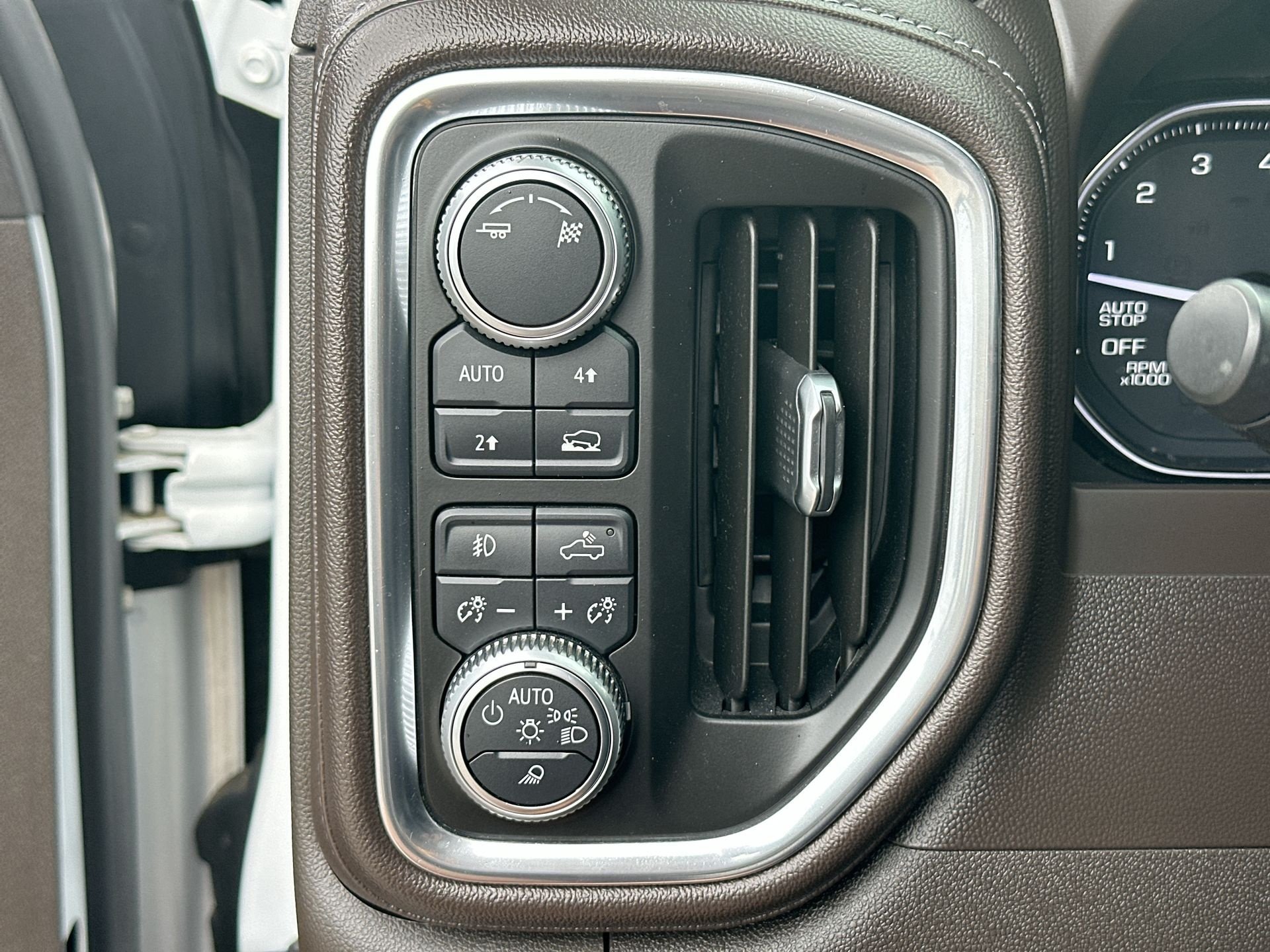 Certified 2019 GMC Sierra 1500 SLT w/ SLT Premium Package AWD/4WD image 18