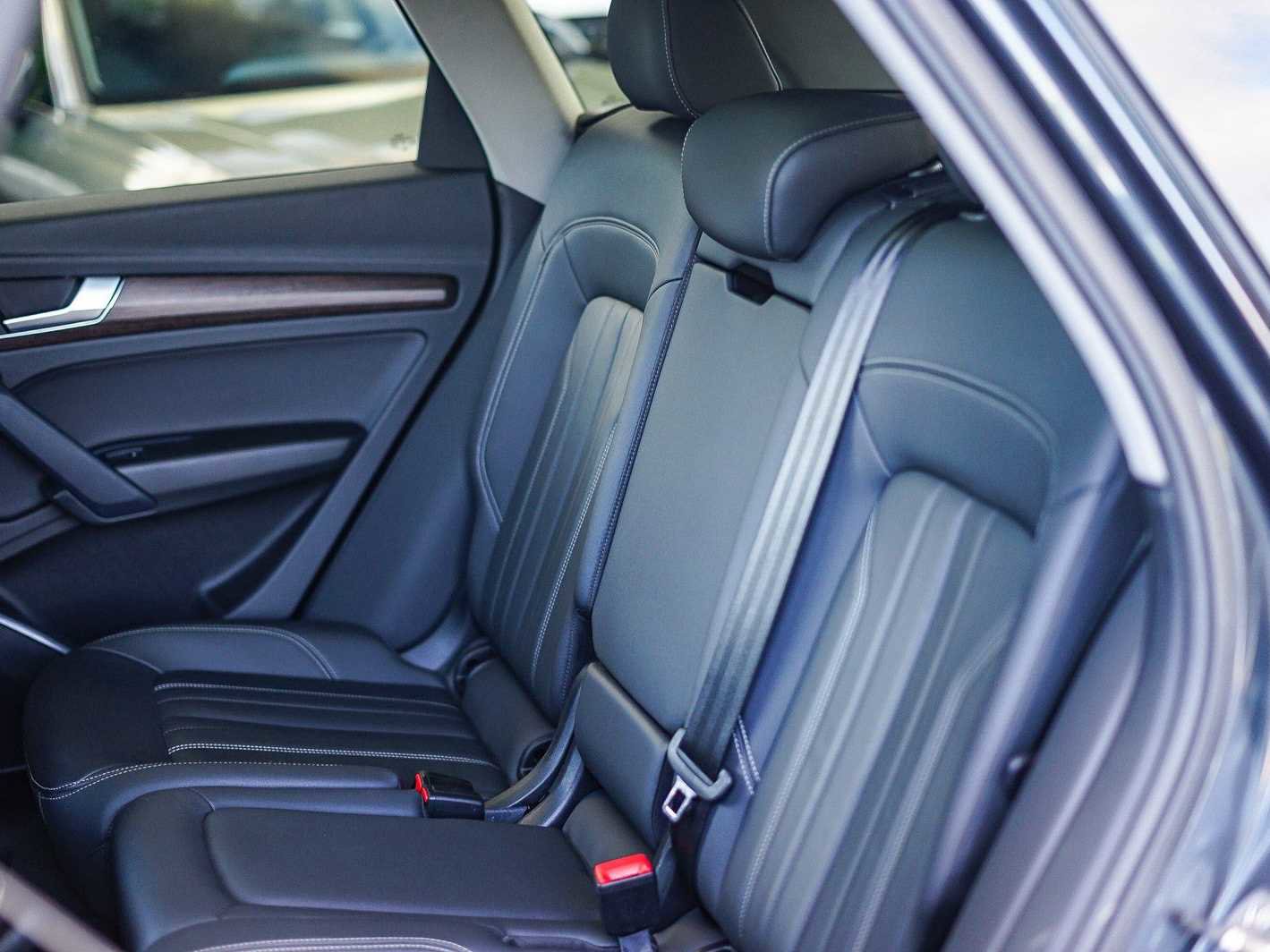 Used 2023 Audi Q5 Premium w/ Convenience Package image 21