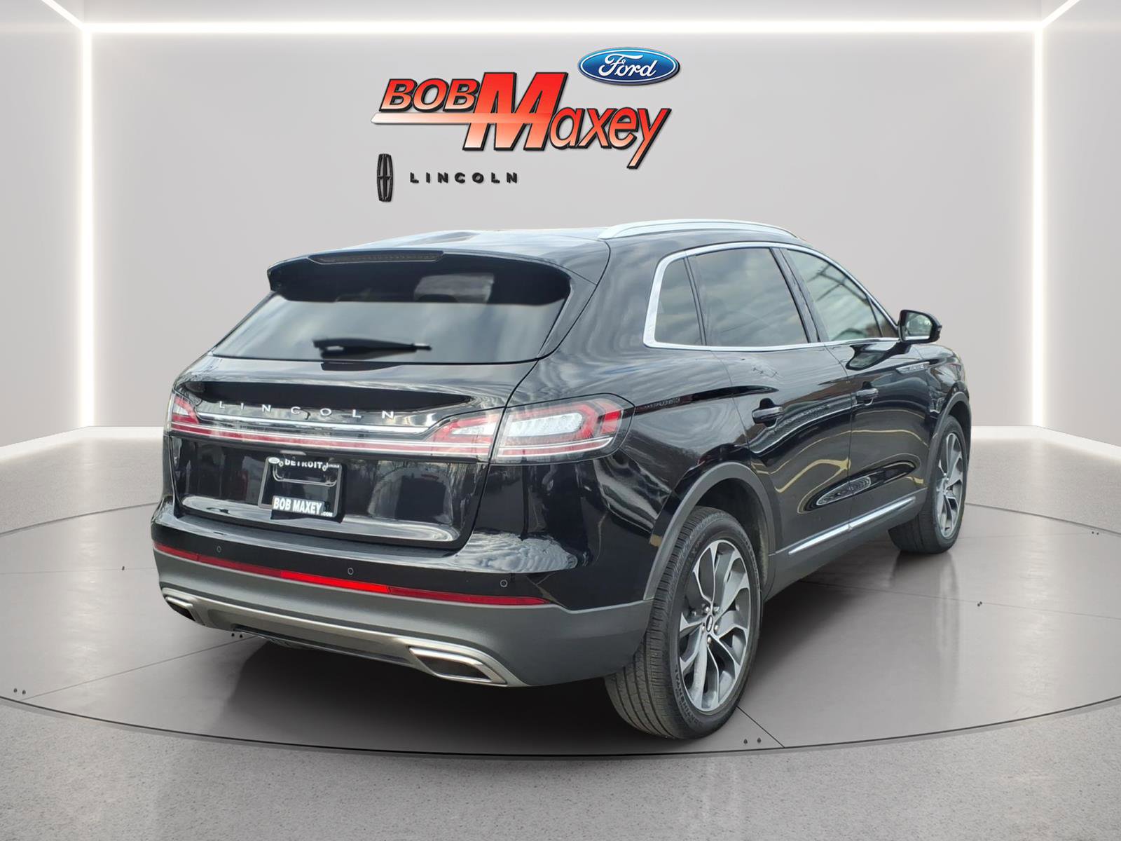 Used 2022 Lincoln Nautilus Reserve AWD/4WD image 4