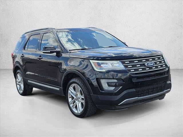 Used 2017 Ford Explorer XLT w/ Equipment Group 202A FWD image 3