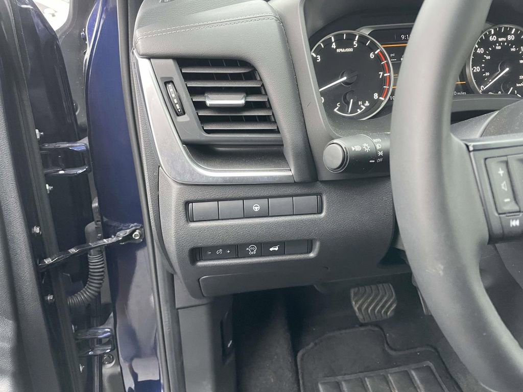 Used 2025 Nissan Rogue SV w/ SV Premium Package image 33