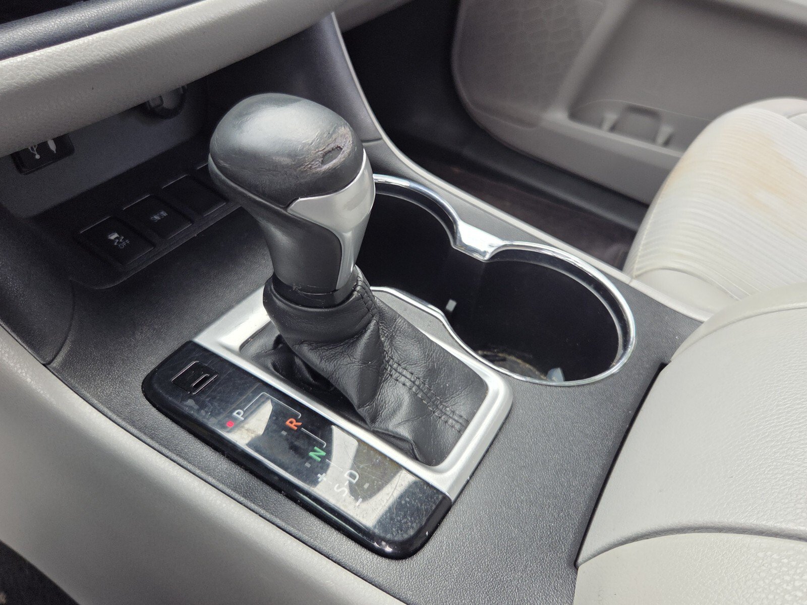 Used 2015 Toyota Highlander Plus FWD image 27
