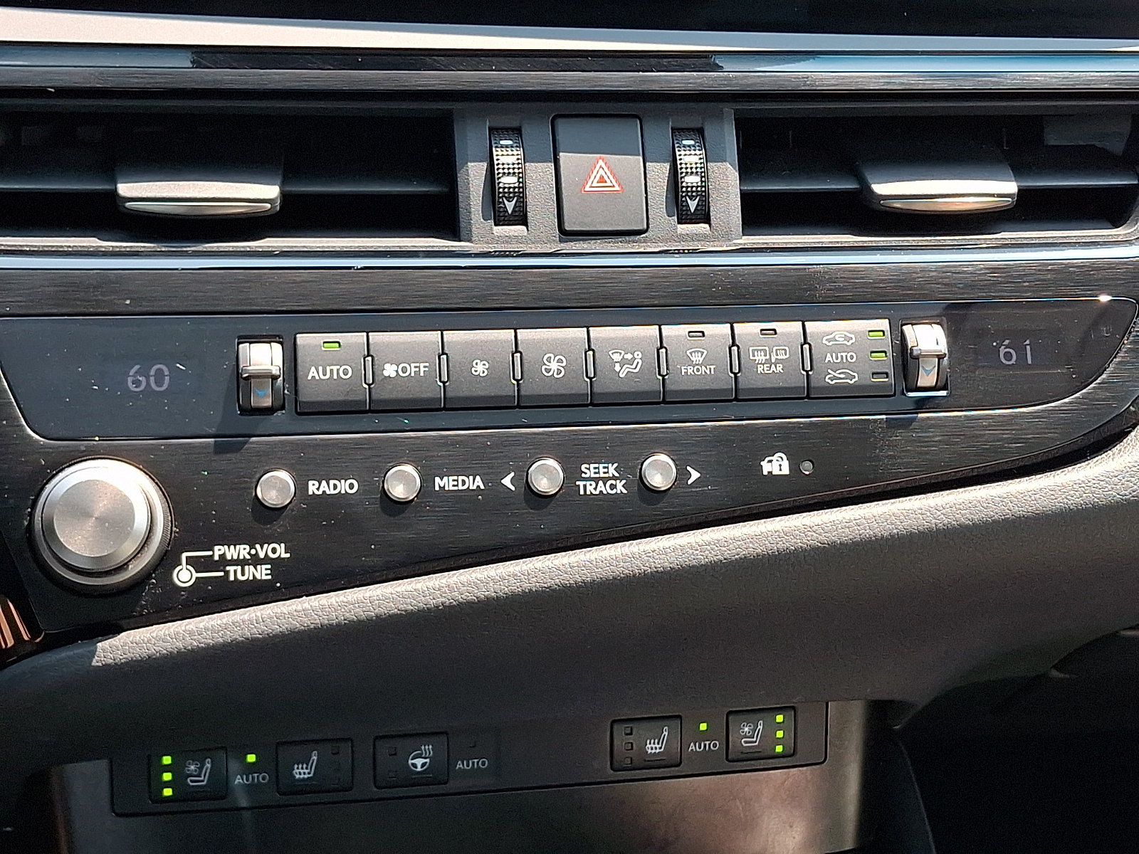 Used 2023 Lexus ES 250 w/ Premium Package AWD/4WD image 17