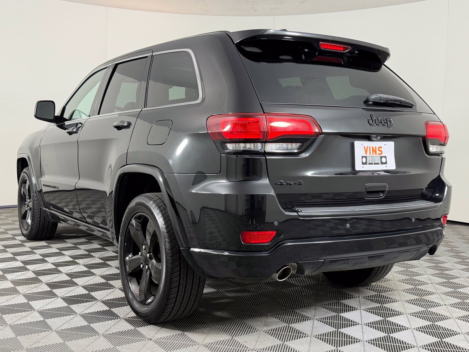 Used 2015 Jeep Grand Cherokee Altitude AWD/4WD image 6
