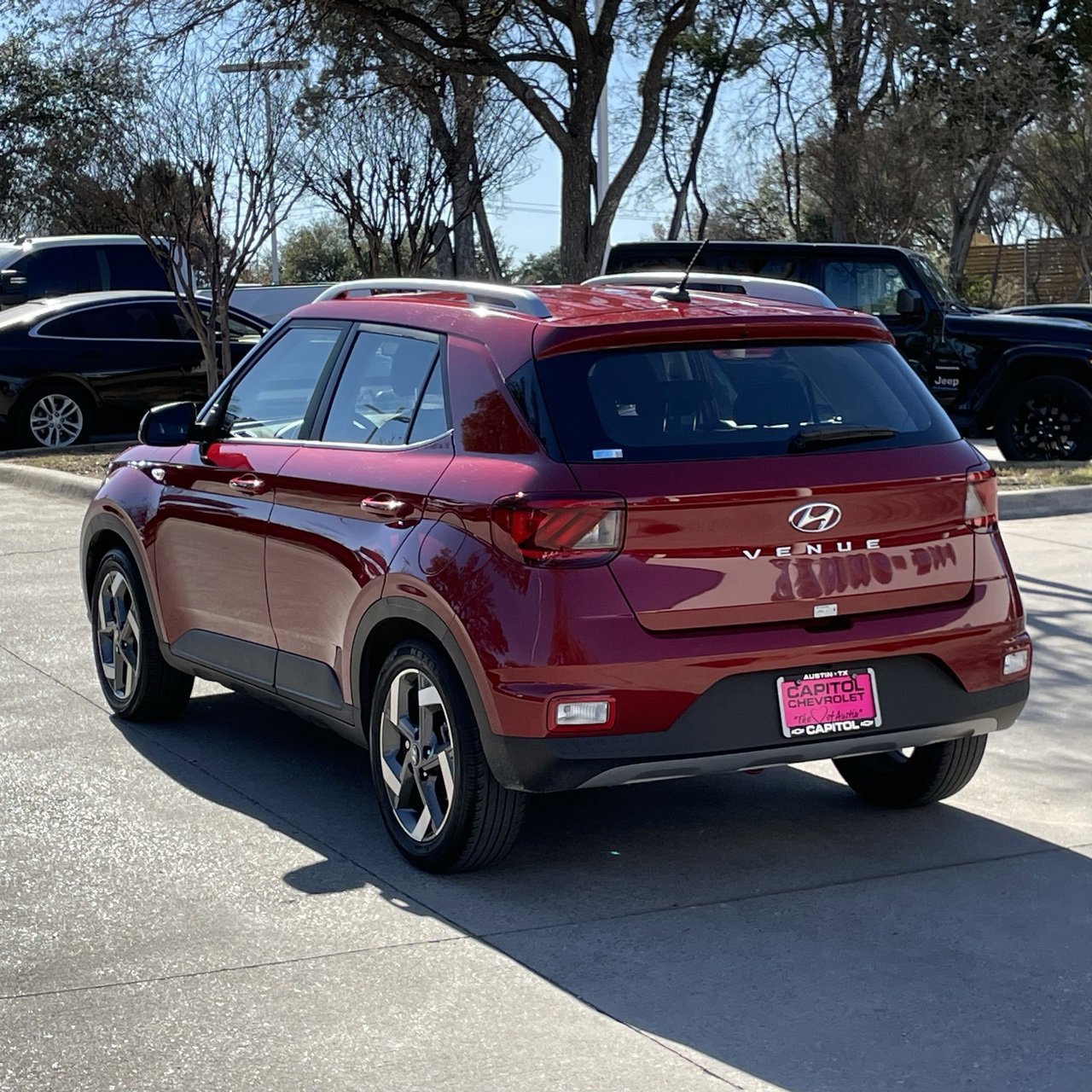 Used 2025 Hyundai Venue SEL image 4