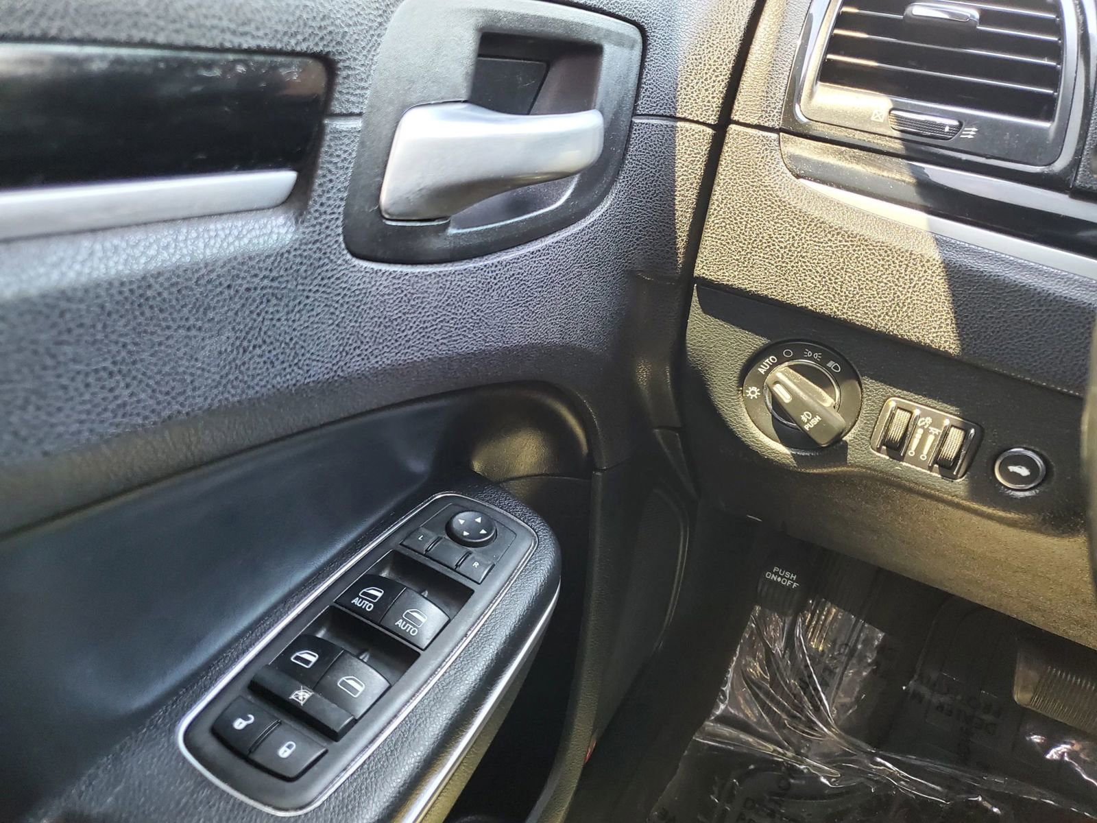 Used 2018 Chrysler 300 S w/ 300S Premium Group image 19