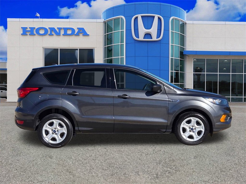 Used 2019 Ford Escape S image 2