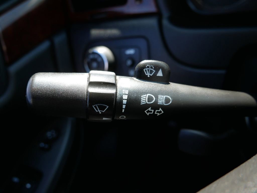 Used 2010 Chevrolet Impala LT w/ Luxury Edition Package FWD image 33
