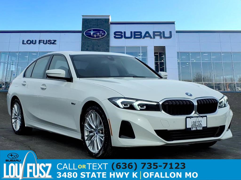 Used 2023 BMW 330e image 1