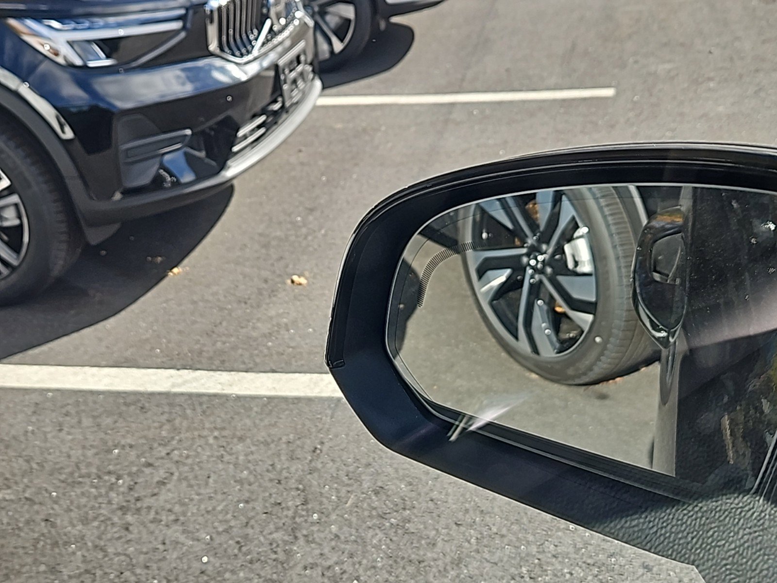 New 2025 Volvo XC40 B5 Plus w/ Protection Package Premier image 14