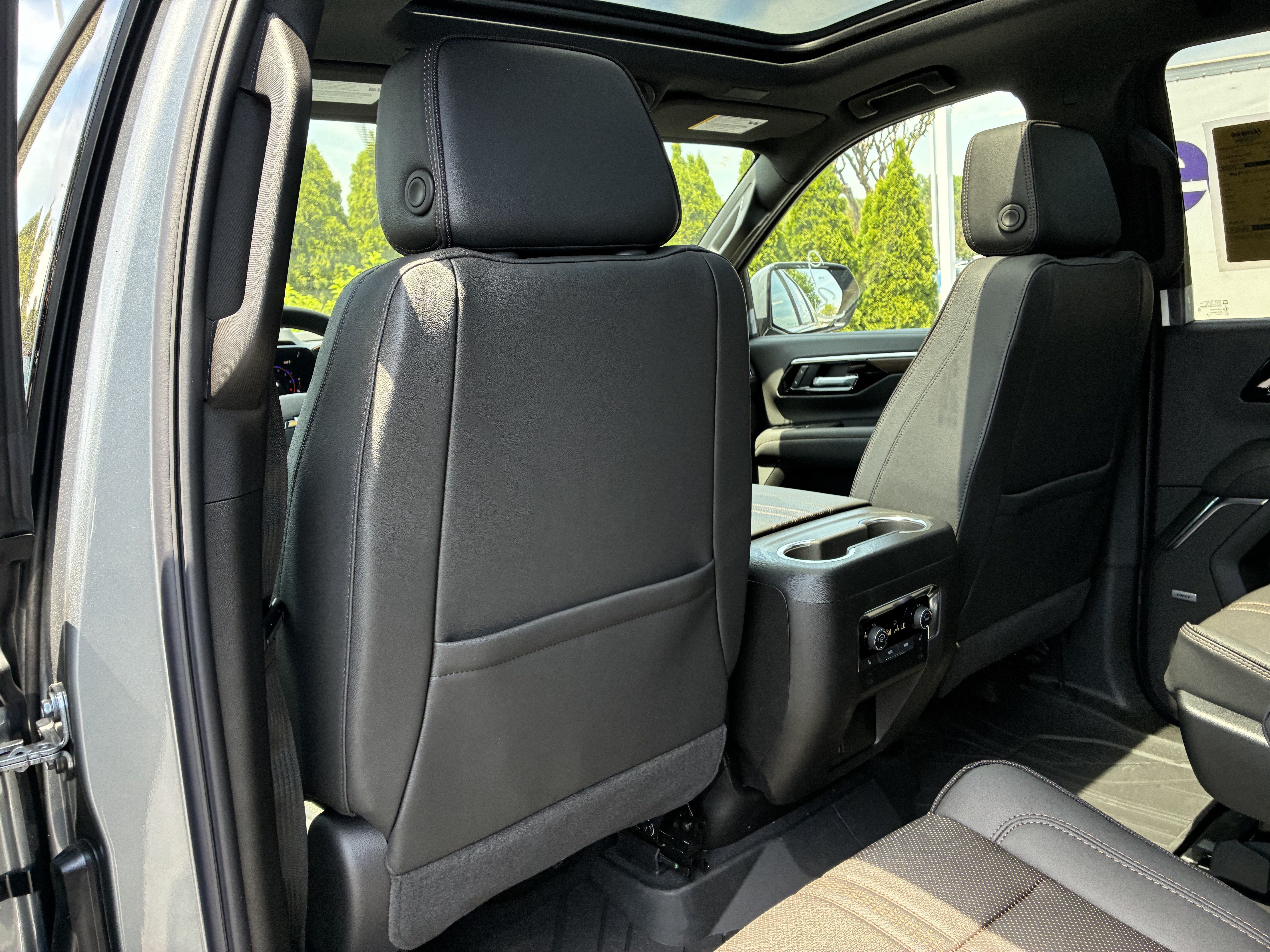 Used 2026 Chevrolet Suburban High Country RWD image 15