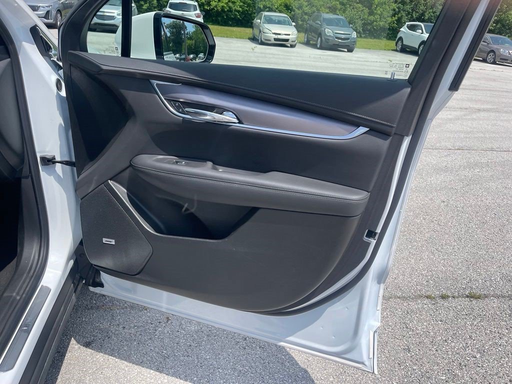 Certified 2025 Cadillac XT6 Luxury FWD image 19