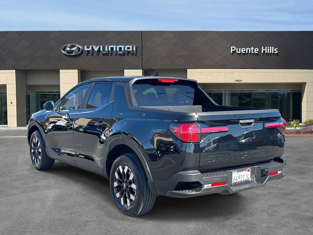 Certified 2025 Hyundai Santa Cruz SE image 4