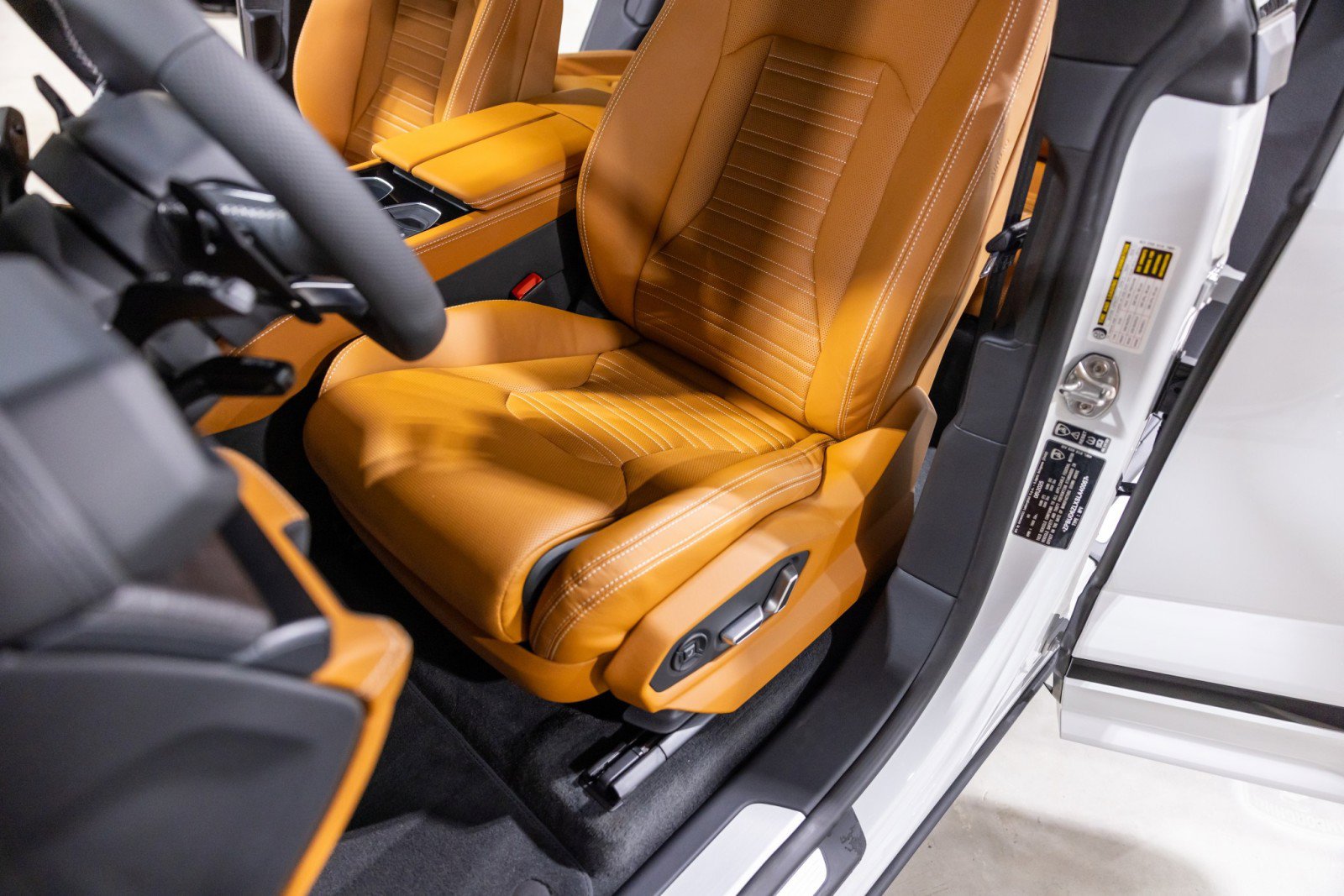 Used 2025 Lamborghini Urus SE image 39