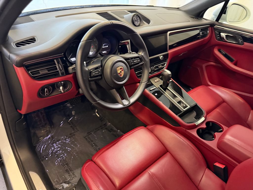 Certified 2024 Porsche Macan S AWD/4WD image 4