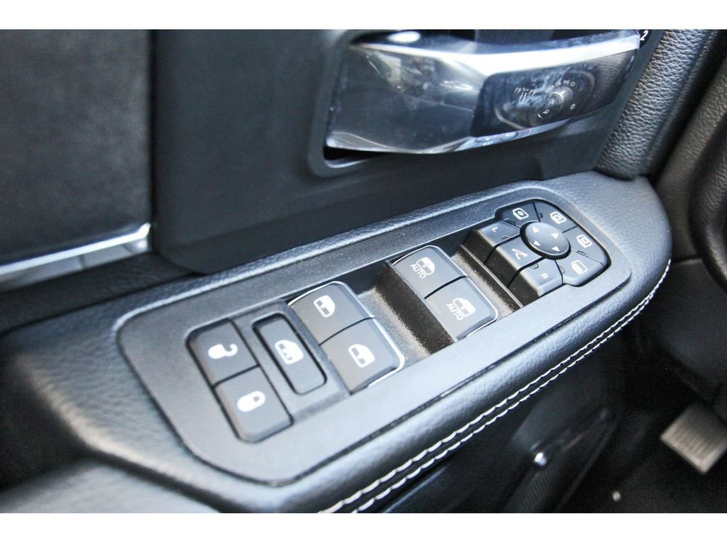 Used 2026 RAM 2500 Laramie AWD/4WD image 17