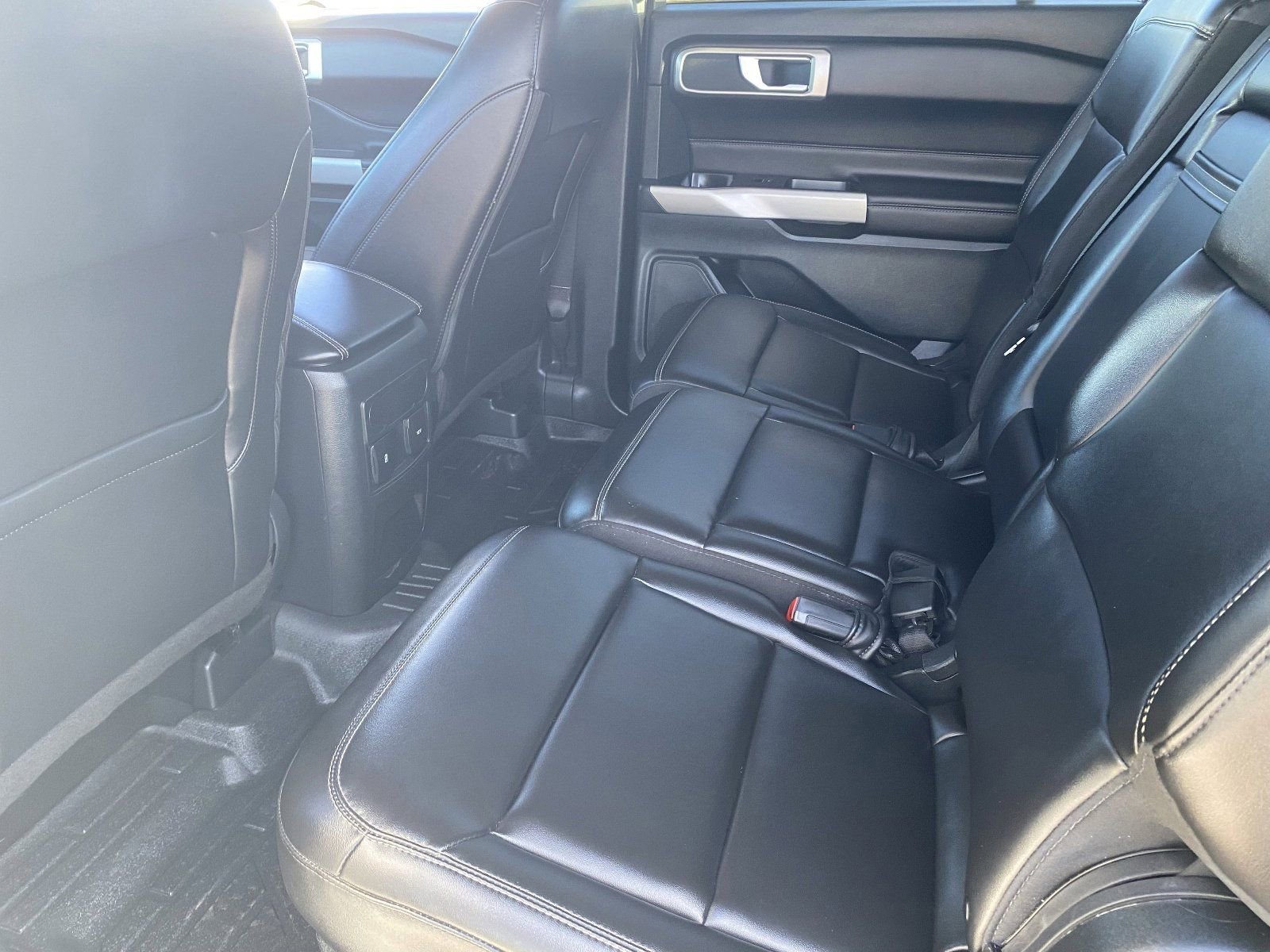 Used 2023 Ford Explorer XLT w/ Equipment Group 202A RWD image 17