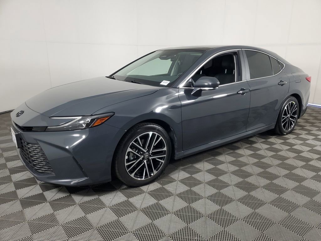 Used 2025 Toyota Camry XLE image 8