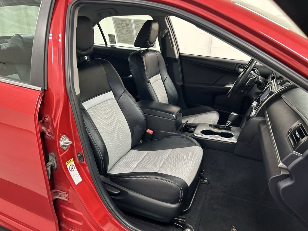 Used 2013 Toyota Camry SE FWD image 21