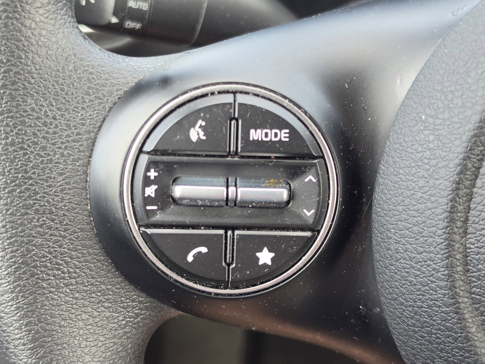 Used 2025 Kia Soul LX FWD image 16