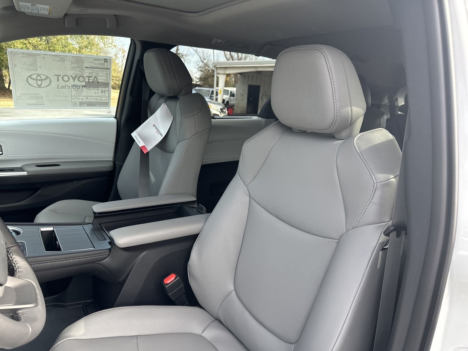 New 2025 Toyota Sienna XLE w/ XLE Plus Package FWD image 14