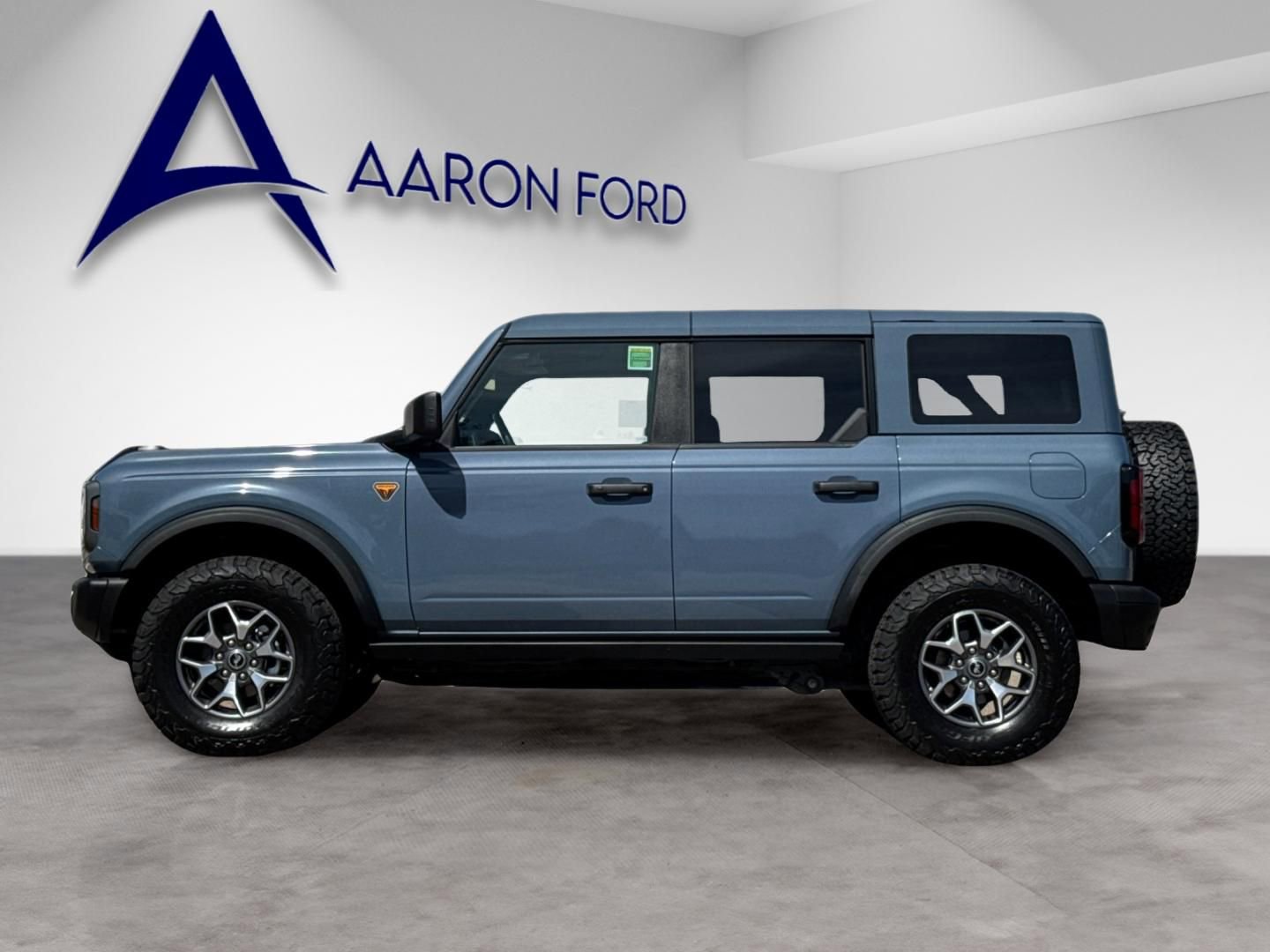 Used 2025 Ford Bronco Badlands image 3