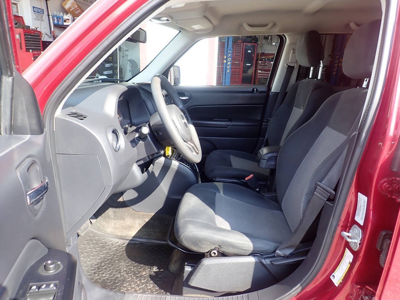 Used 2016 Jeep Patriot Sport w/ Power Value Group AWD/4WD image 7