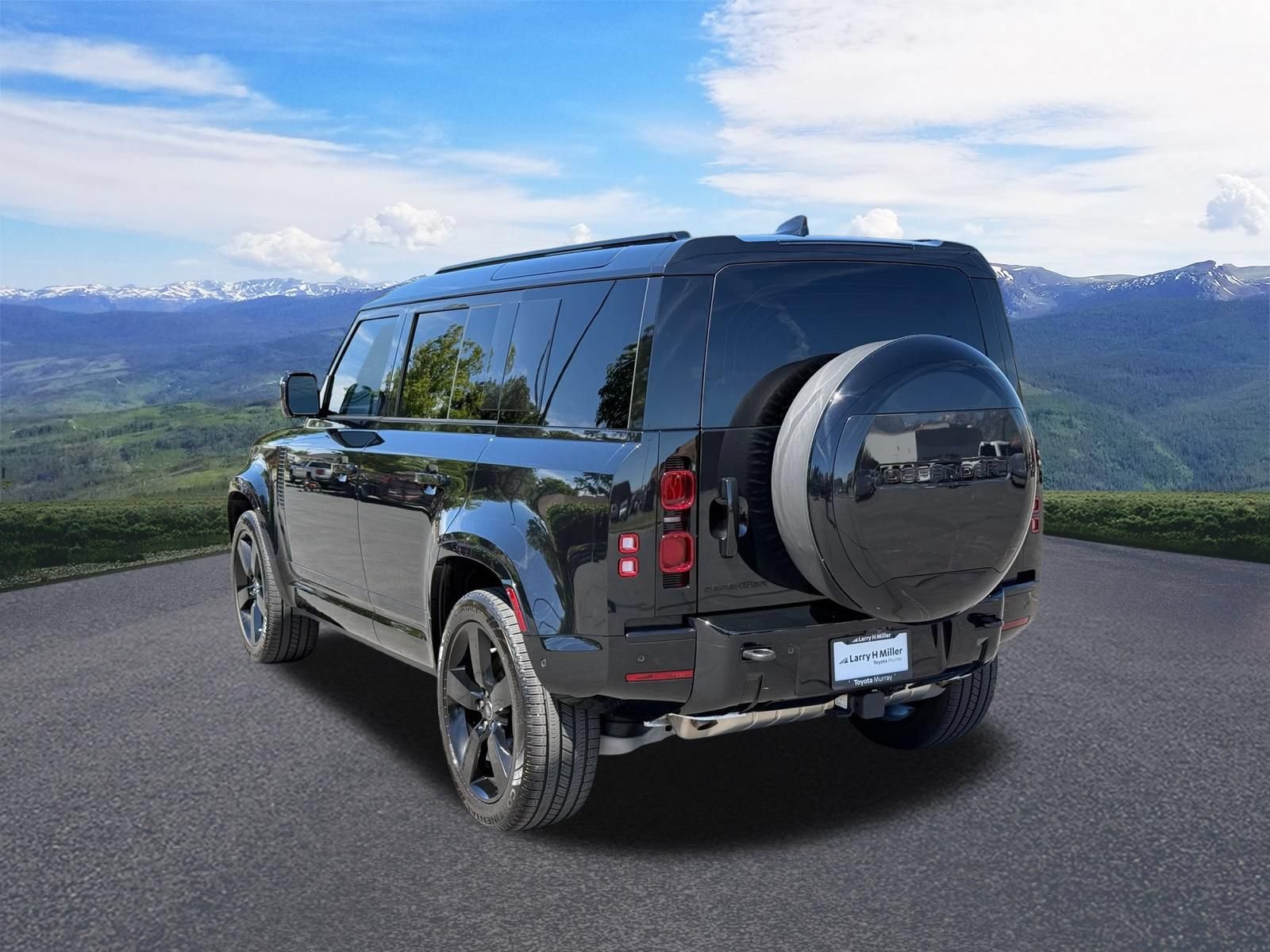 Used 2025 Land Rover Defender 110 X-Dynamic SE AWD/4WD image 3