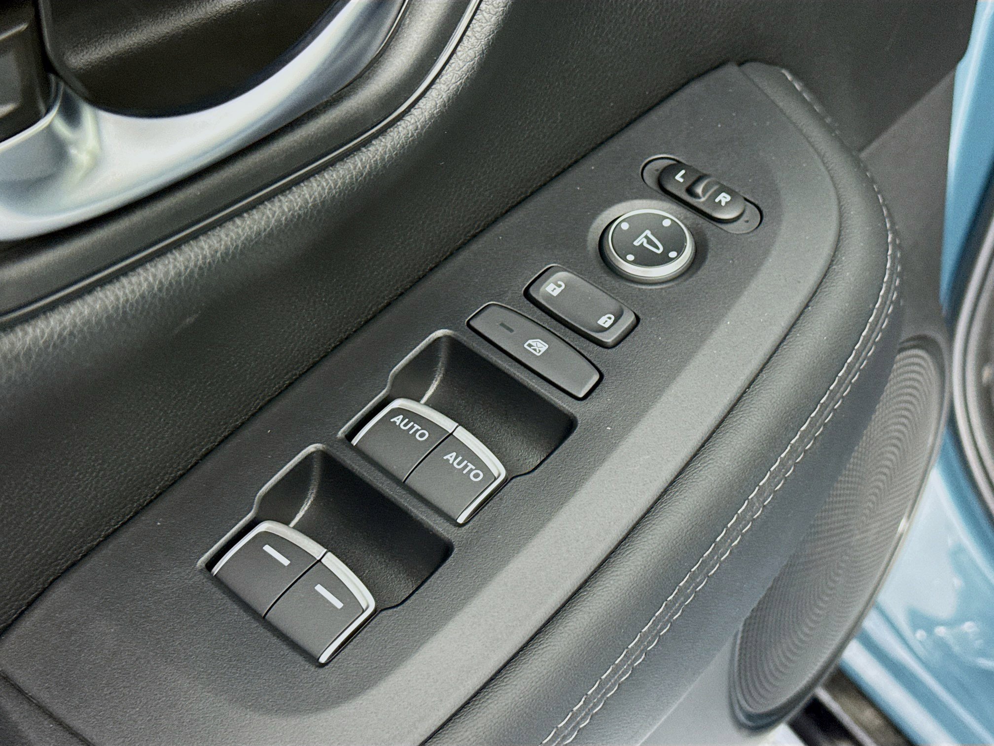 New 2026 Honda HR-V EX-L image 17