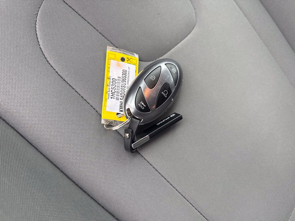 Used 2025 Hyundai Elantra SEL FWD image 33