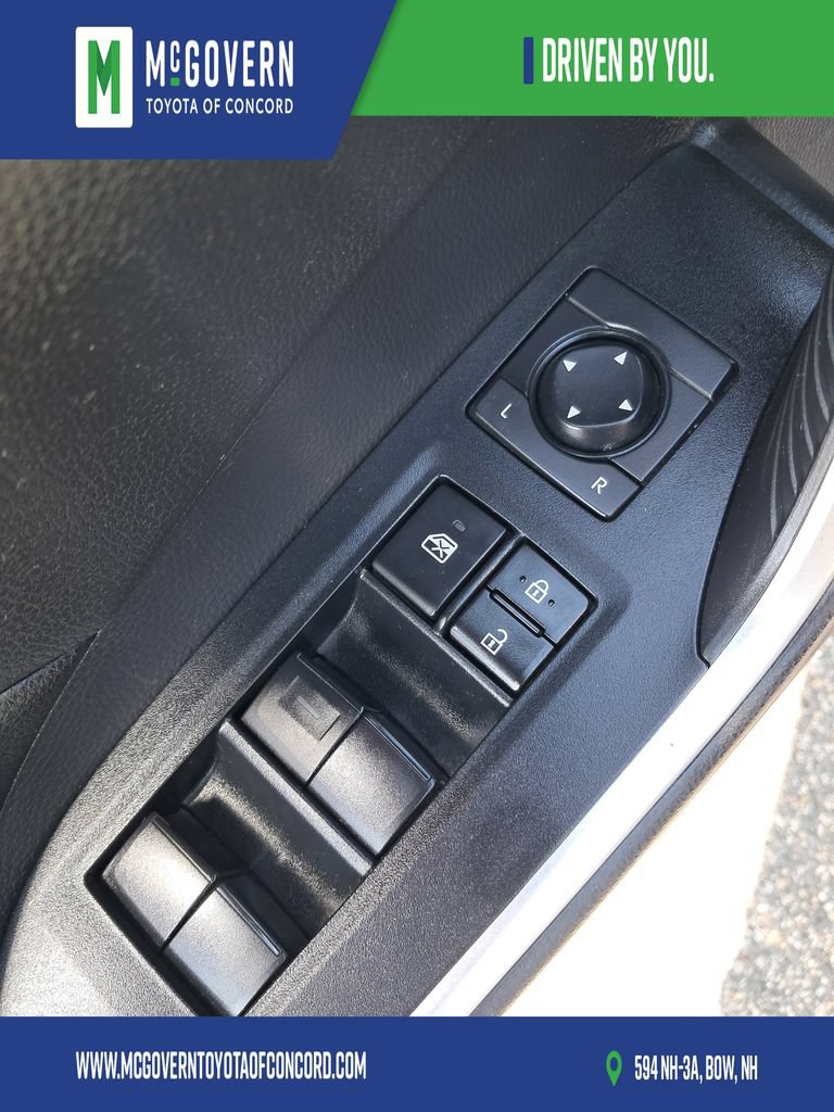 Used 2021 Toyota RAV4 LE AWD/4WD image 12