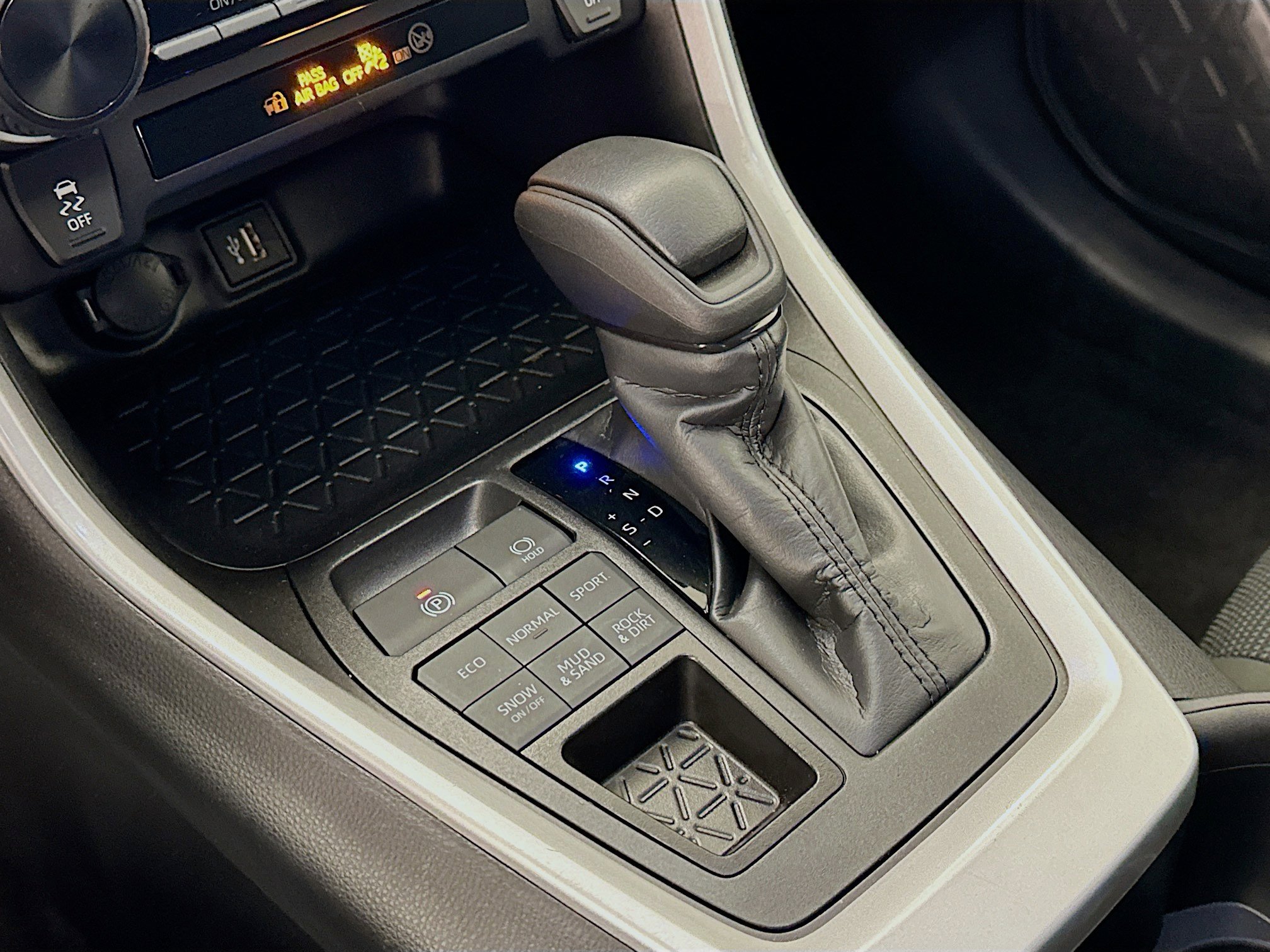 Used 2025 Toyota RAV4 LE image 25