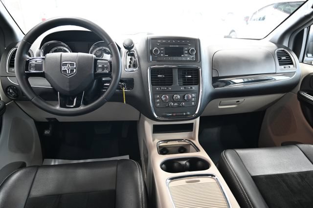 Used 2017 Dodge Grand Caravan SXT FWD image 14
