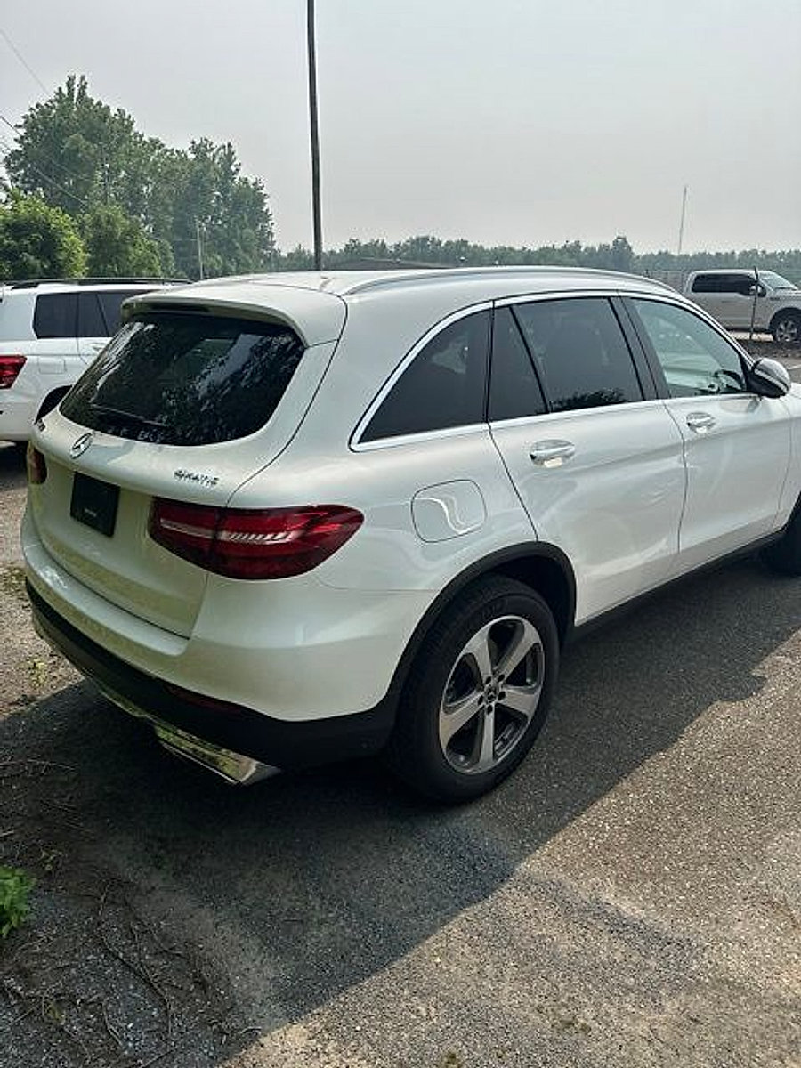 Used 2017 Mercedes-Benz GLC 300 4MATIC image 4