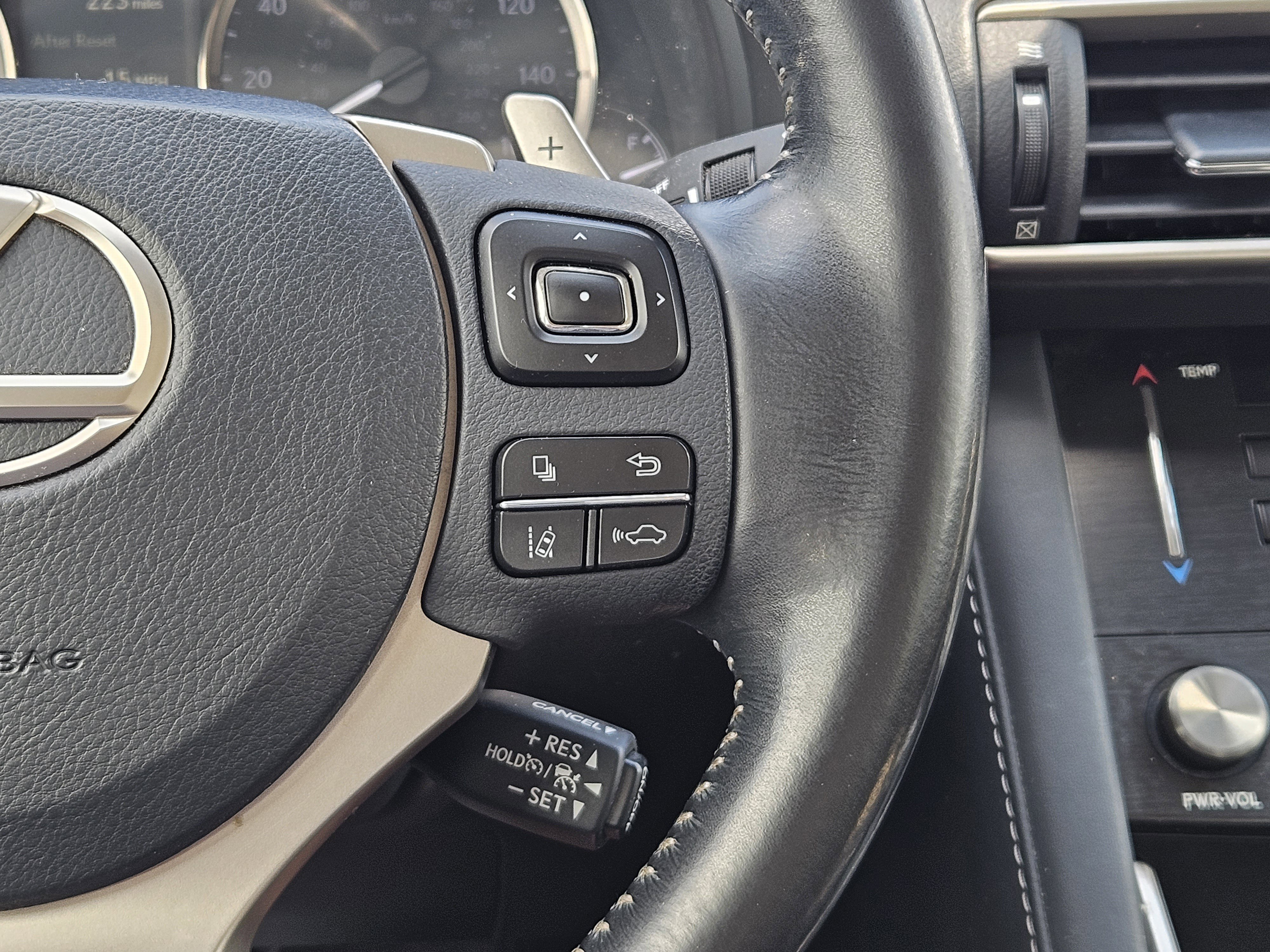 Used 2018 Lexus IS 300 w/ Comfort Package RWD image 28