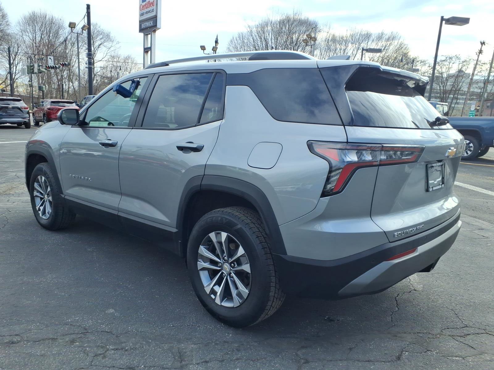 Used 2025 Chevrolet Equinox LT w/ Convenience Package II AWD/4WD image 5