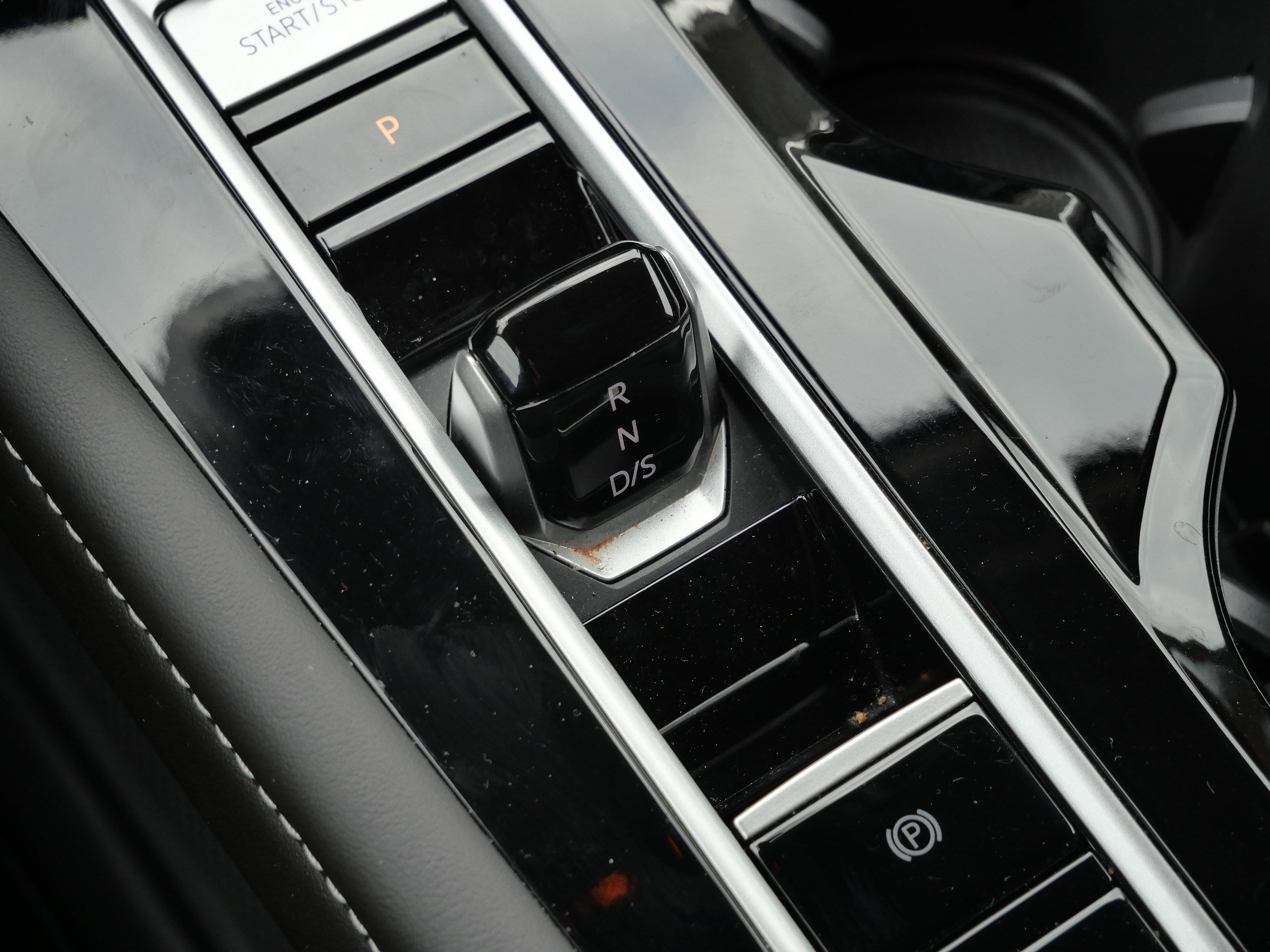 Certified 2024 Volkswagen Atlas SE w/ Black Wheel Package image 25