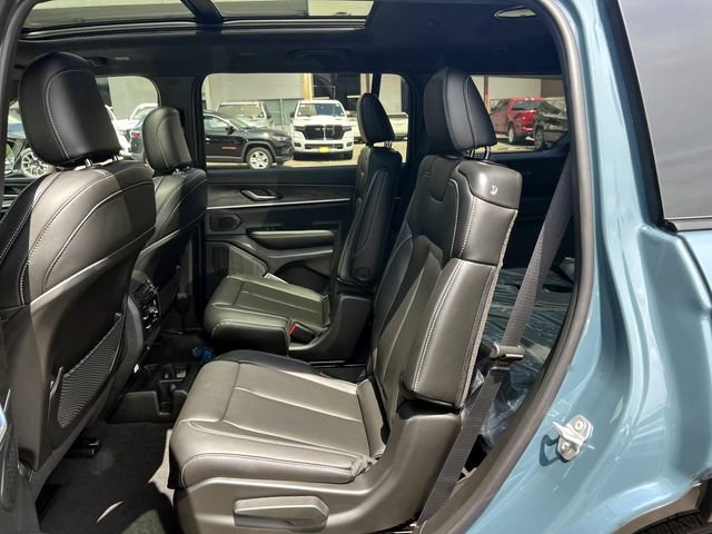 New 2026 Jeep Grand Cherokee L Limited w/ Limited Altitude Package AWD/4WD image 4