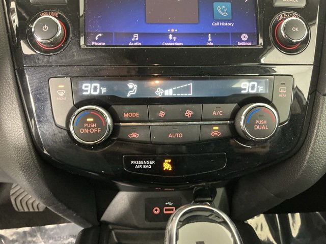 Used 2018 Nissan Rogue SV image 32