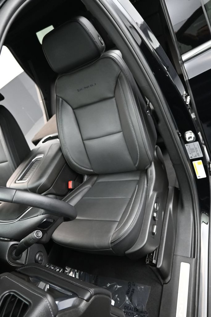Used 2024 GMC Yukon Denali w/ Advanced Technology Package AWD/4WD image 15