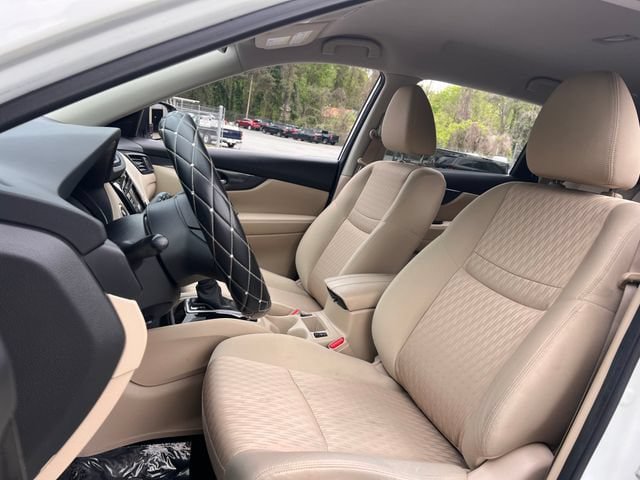 Used 2020 Nissan Rogue SV FWD image 12