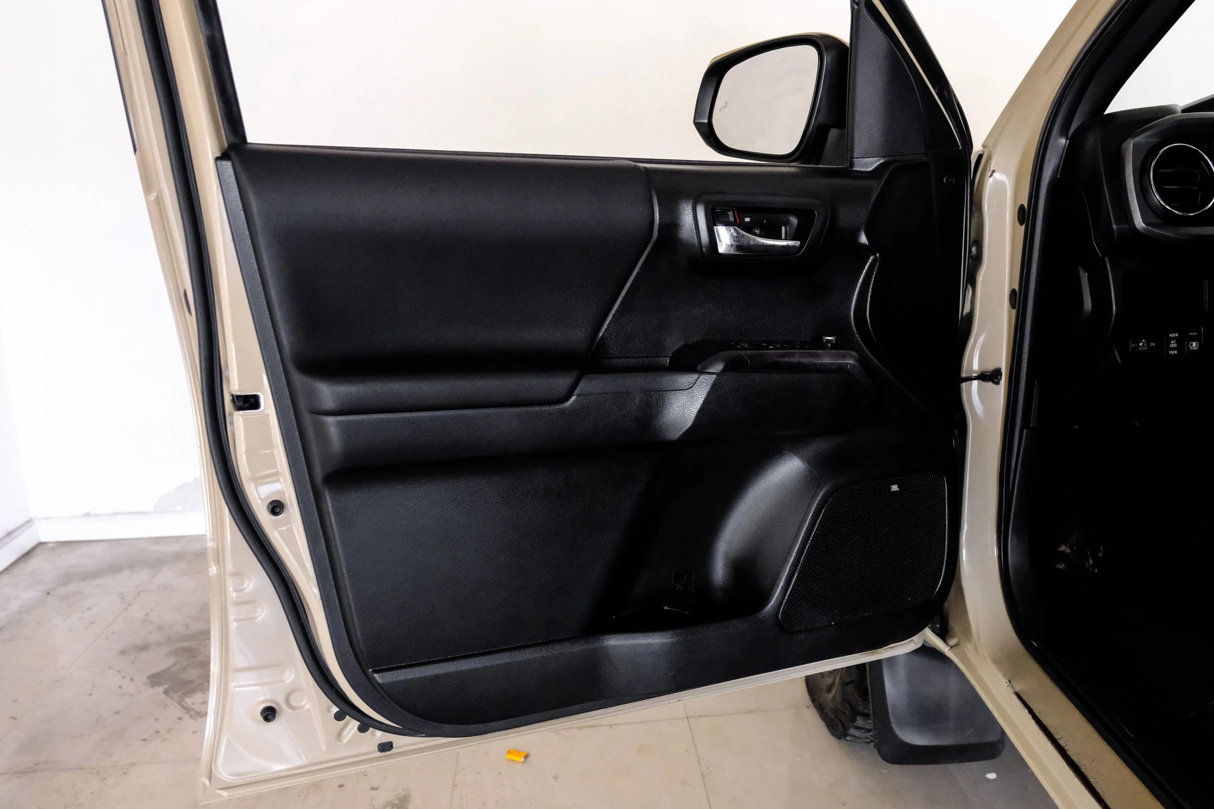 Used 2017 Toyota Tacoma TRD Off-Road image 35