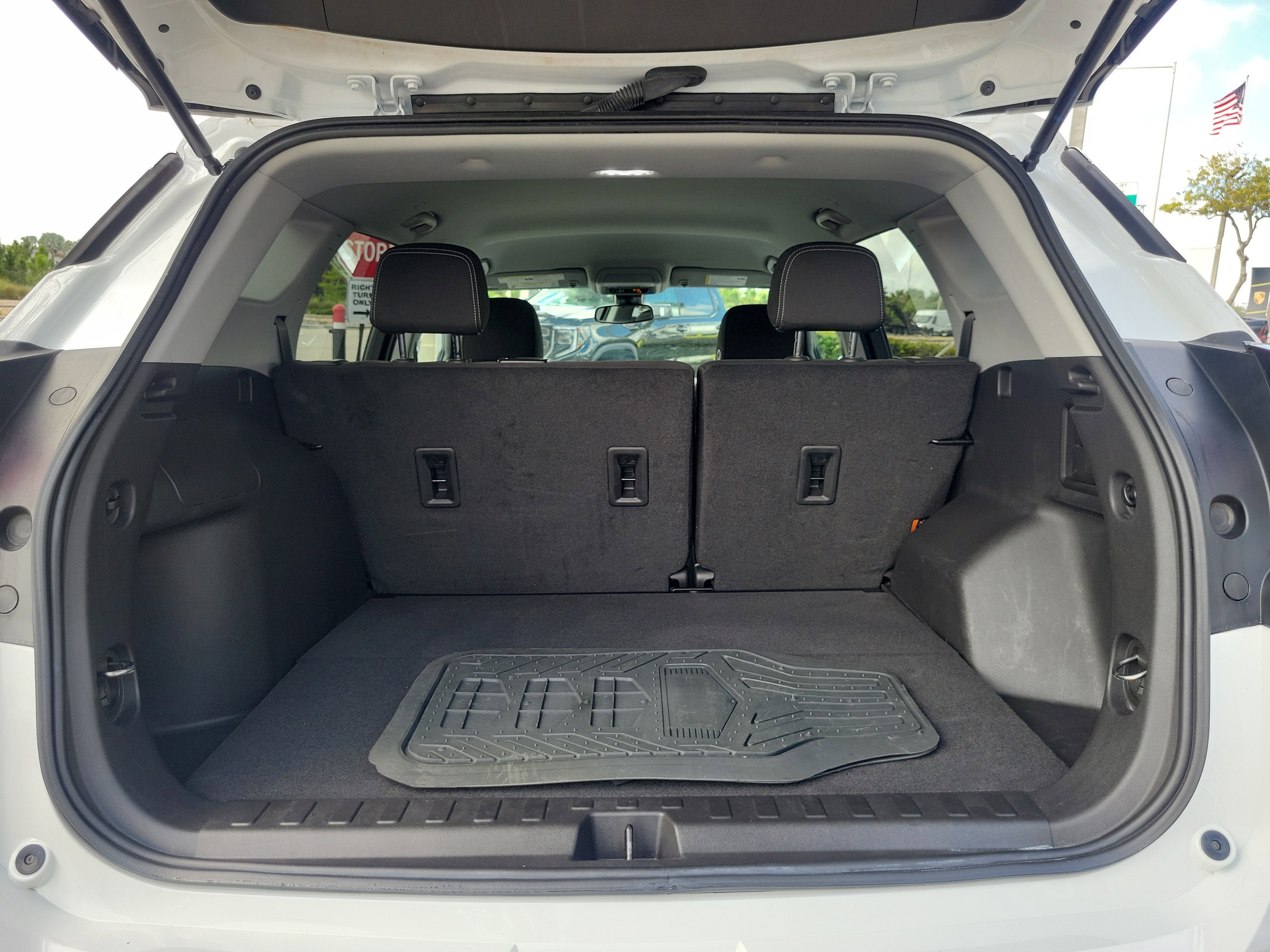 Used 2023 GMC Terrain SLE image 15