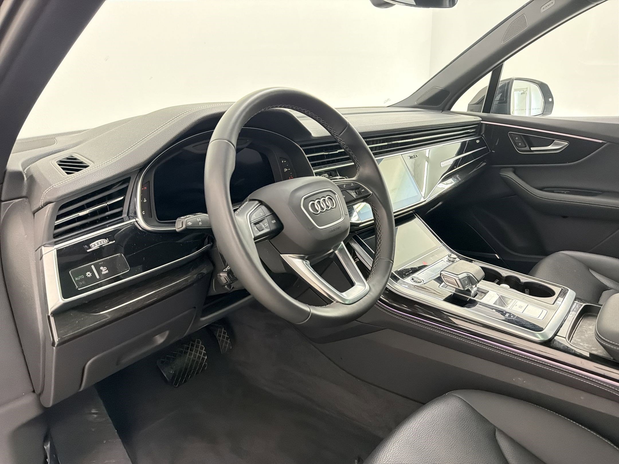 Used 2025 Audi Q7 3.0T Premium Plus w/ Premium Plus Package AWD/4WD image 4