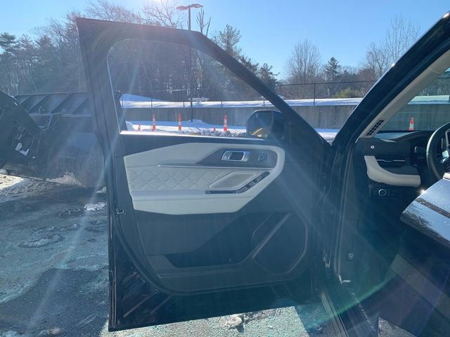 Certified 2025 Ford Explorer Platinum w/ LUX Leather Package image 16